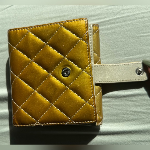 CHANEL 2012 PATENT LEATHER DIAMOND STITCH COMPACT WALLET - Picture 9 of 15